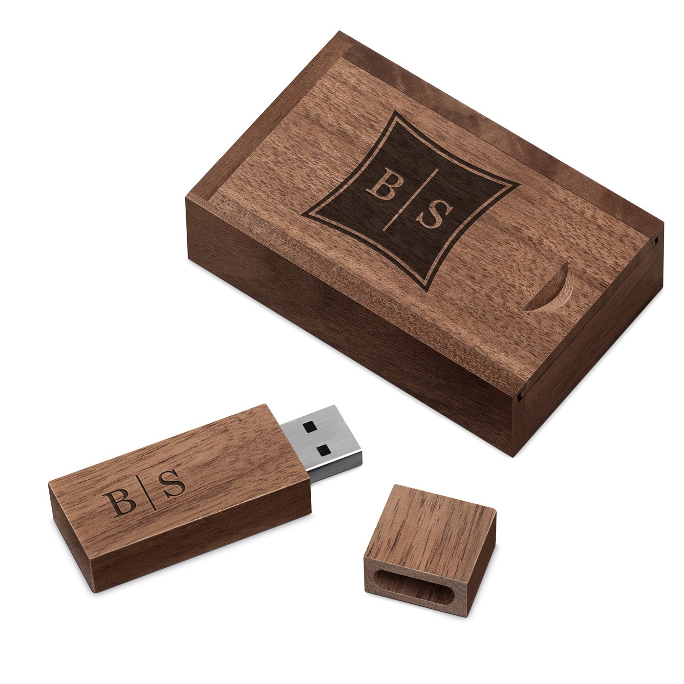 Drewniany pendrive 32 GB w pudeku z grawerowanymi inicjaami